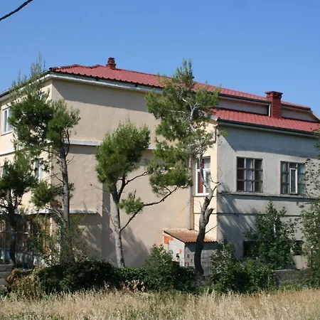 Triple Starigrad 6637f 3*