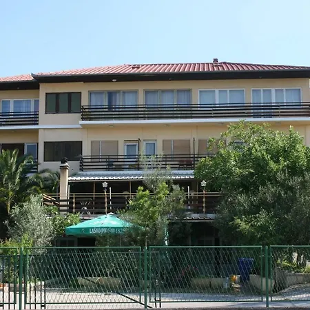 Guest house Triple Starigrad 6637f Starigrad Paklenica